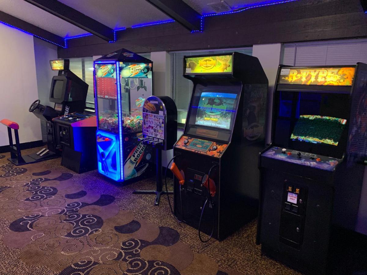 Super 8 By Wyndham Wisconsin Dells Hotel Bagian luar foto