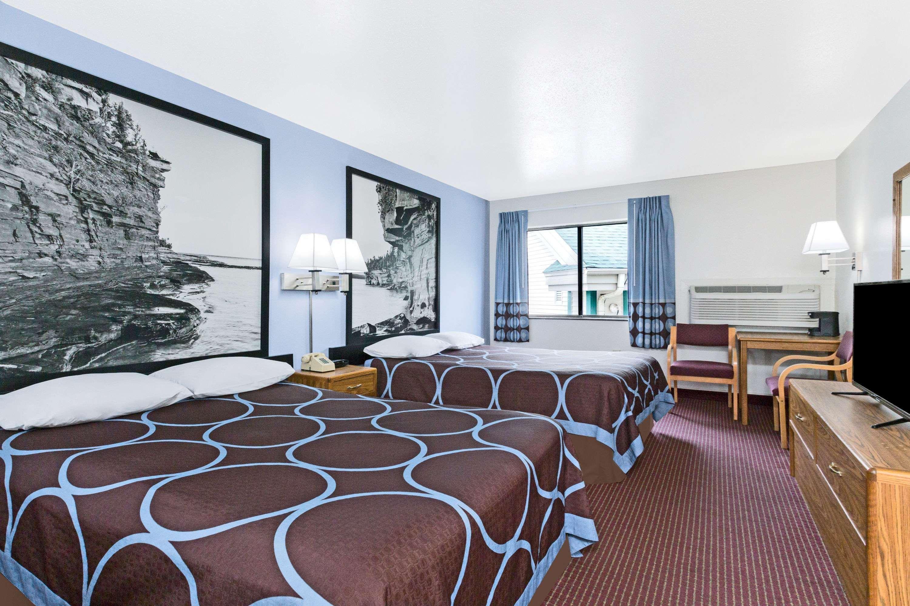 Super 8 By Wyndham Wisconsin Dells Hotel Bagian luar foto