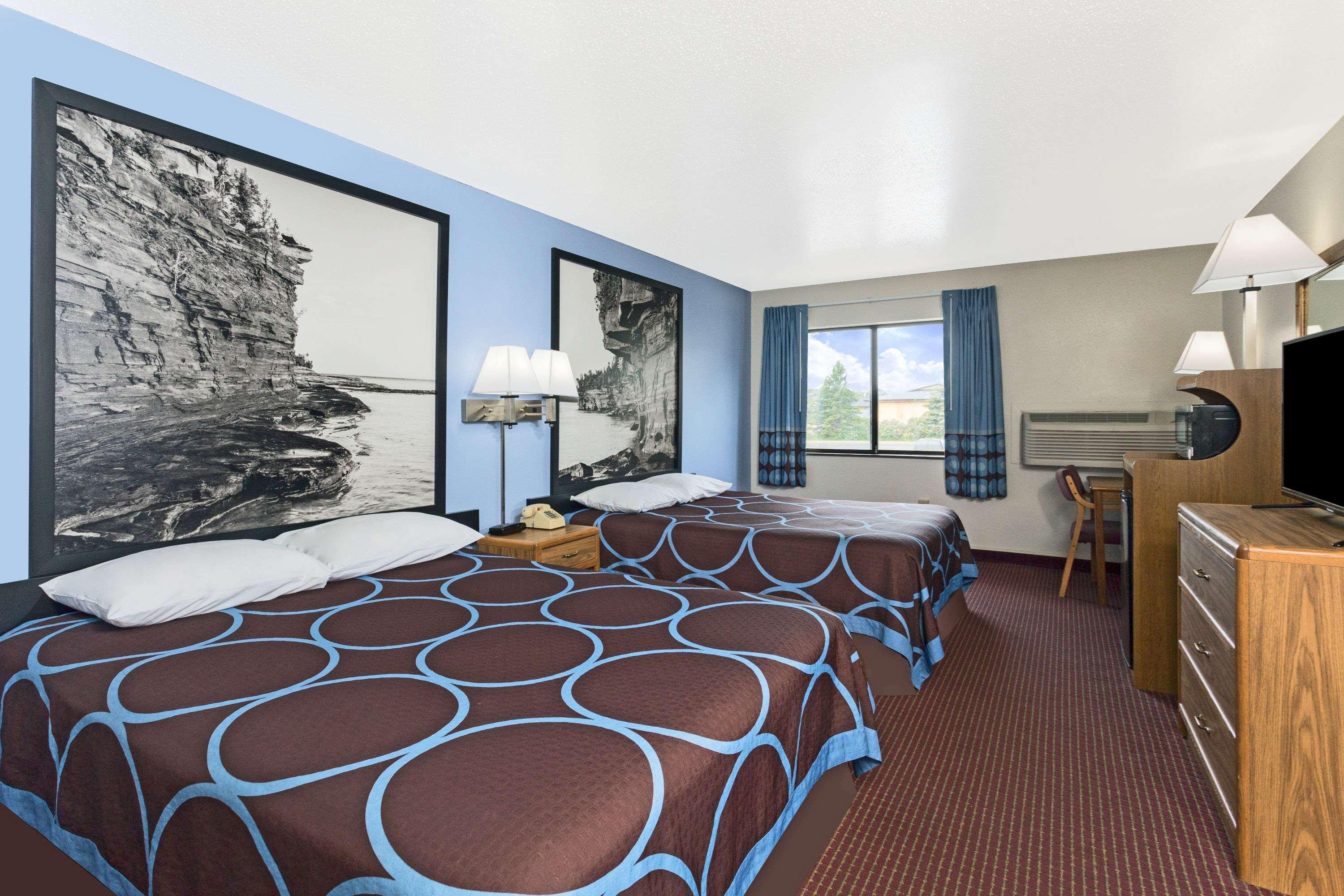 Super 8 By Wyndham Wisconsin Dells Hotel Bagian luar foto