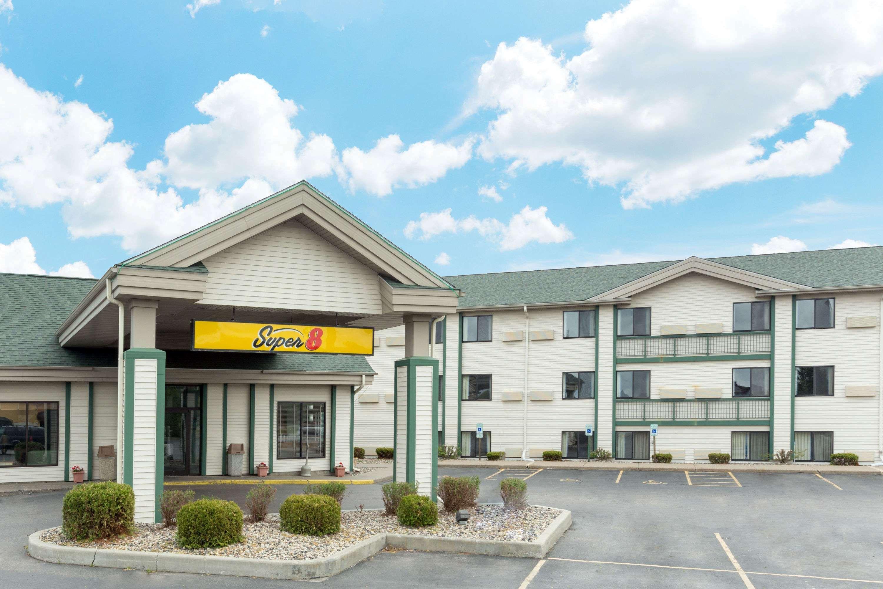 Super 8 By Wyndham Wisconsin Dells Hotel Bagian luar foto