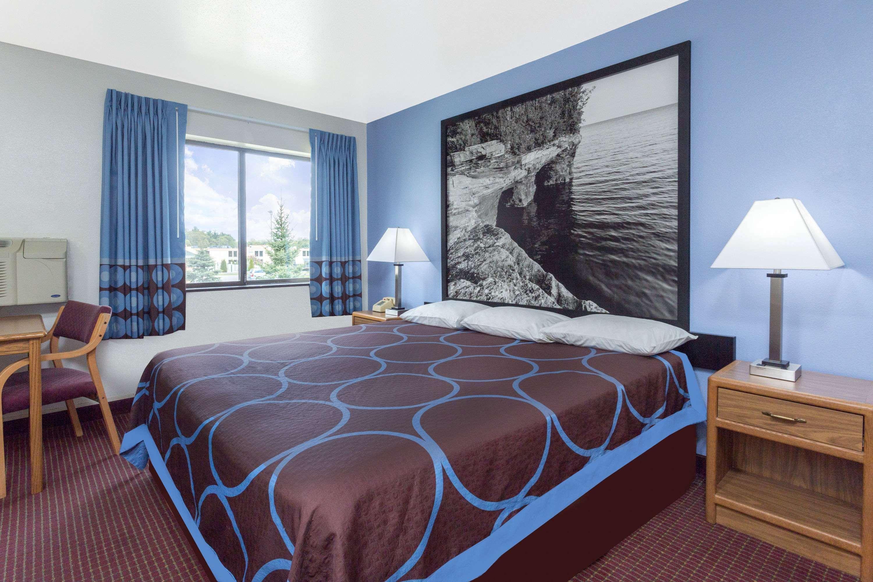 Super 8 By Wyndham Wisconsin Dells Hotel Bagian luar foto