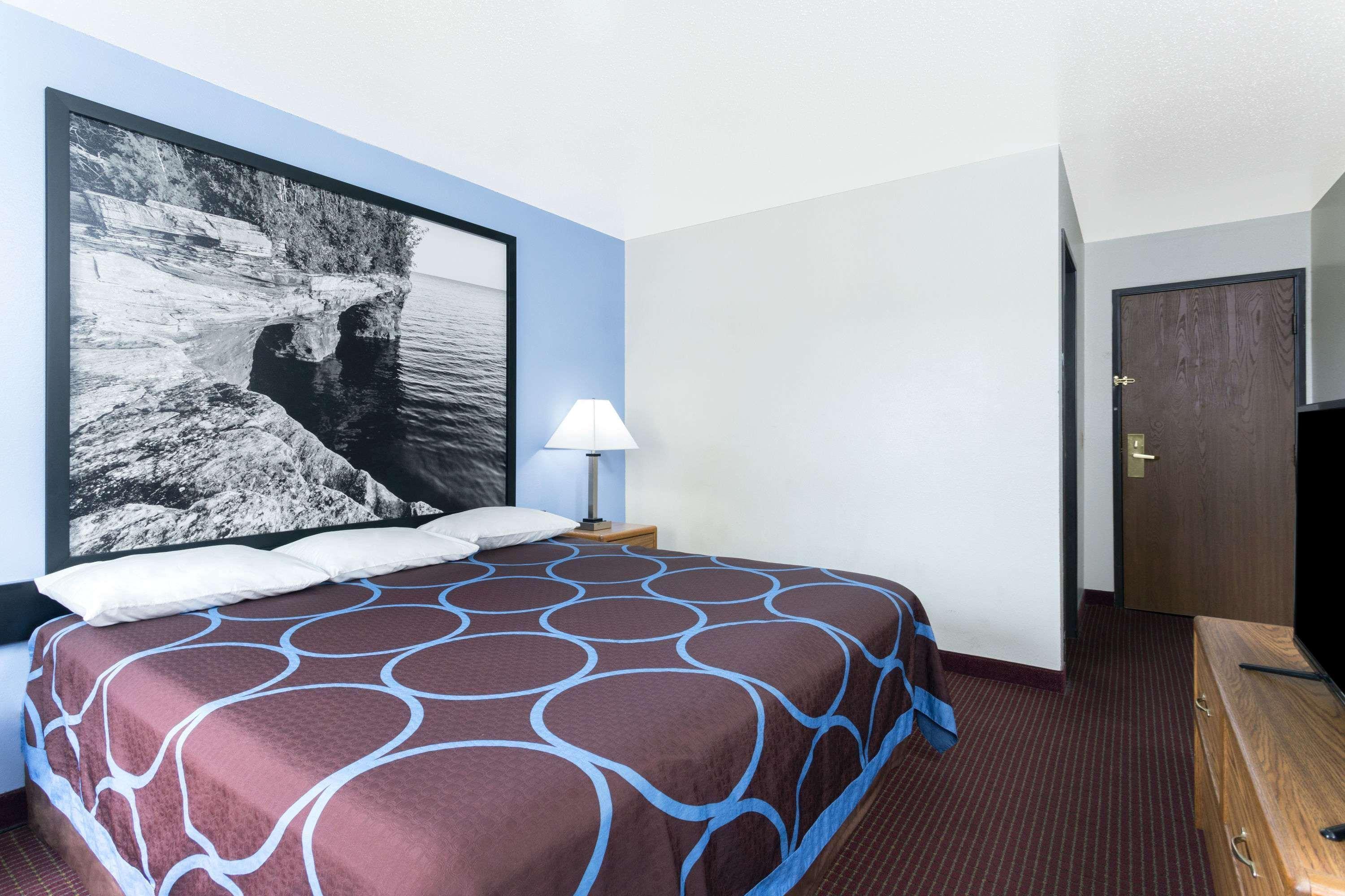 Super 8 By Wyndham Wisconsin Dells Hotel Bagian luar foto