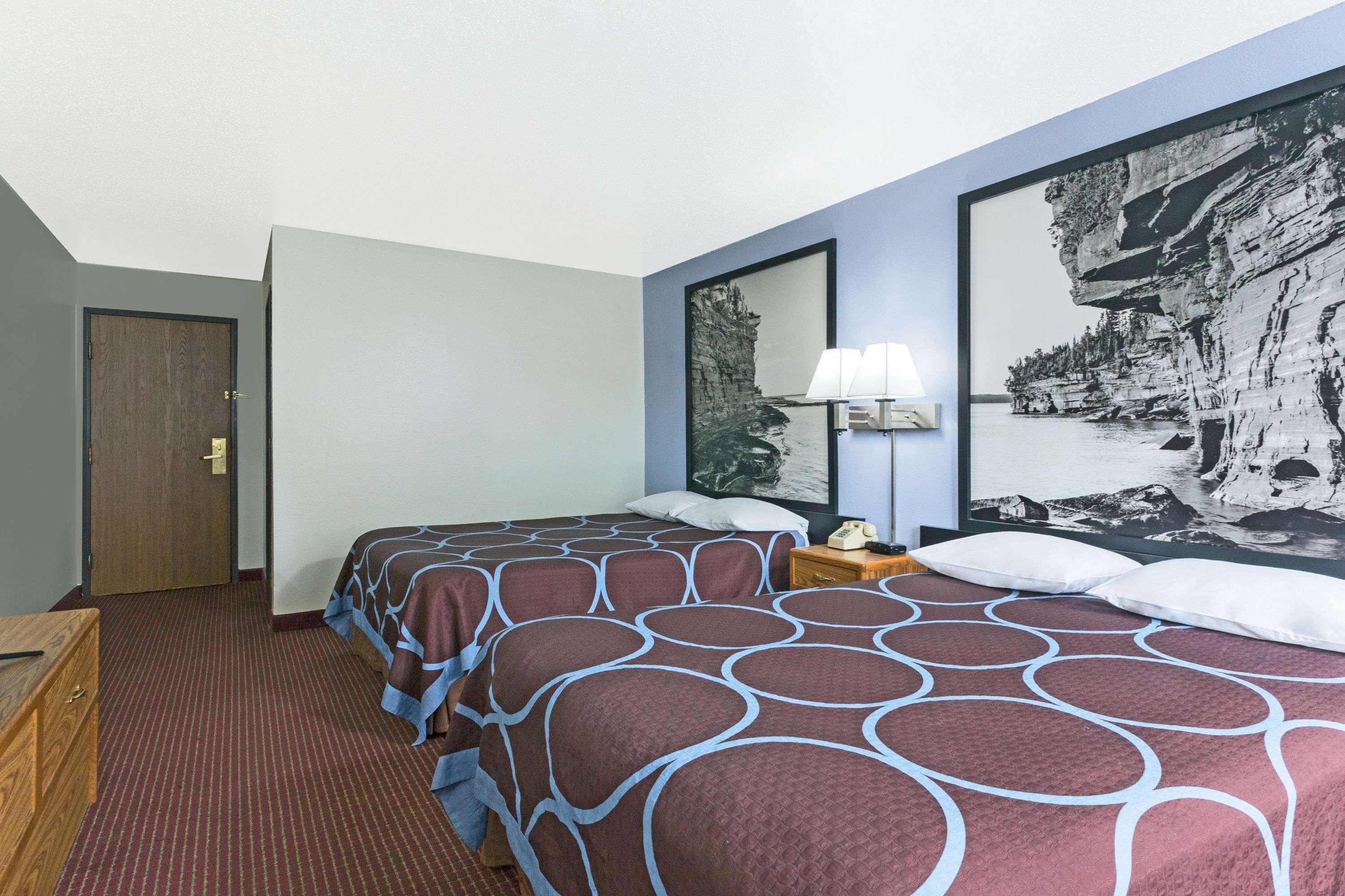 Super 8 By Wyndham Wisconsin Dells Hotel Bagian luar foto