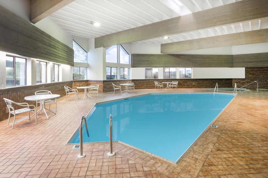 Super 8 By Wyndham Wisconsin Dells Hotel Bagian luar foto