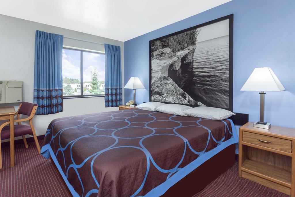 Super 8 By Wyndham Wisconsin Dells Hotel Bagian luar foto