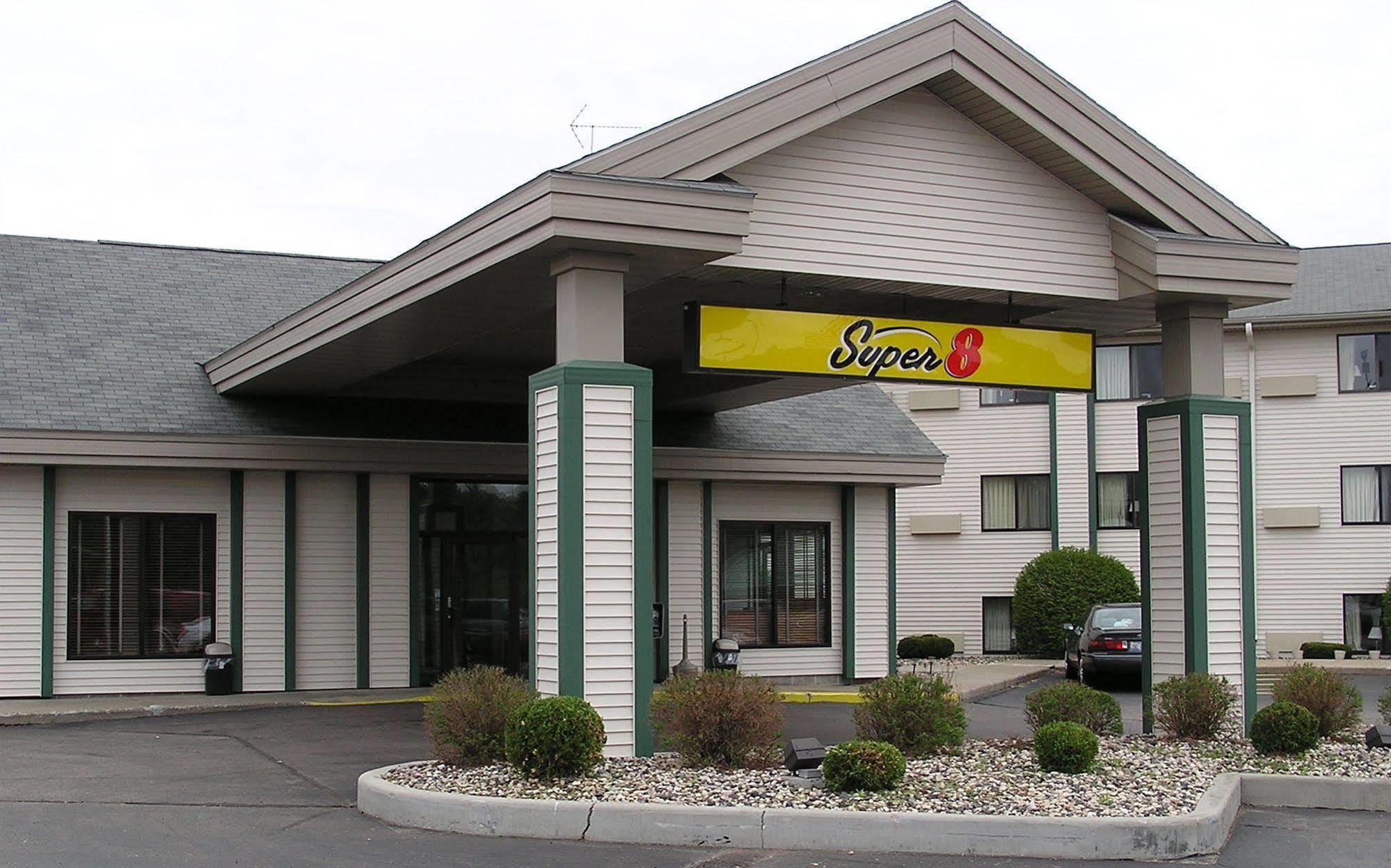Super 8 By Wyndham Wisconsin Dells Hotel Bagian luar foto